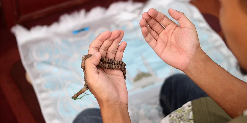 muslim offering namaz